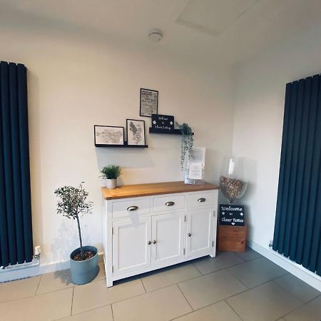 Clover Cottage Beeley Extérieur photo