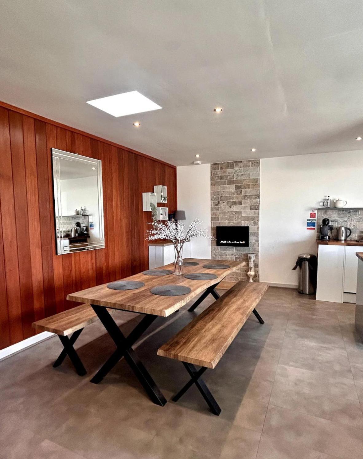 Clover Cottage Beeley Extérieur photo